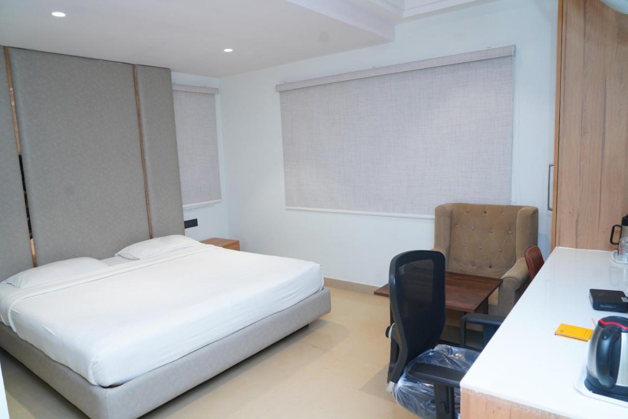 היידראבד Hotel Kinara Grand מראה חיצוני תמונה